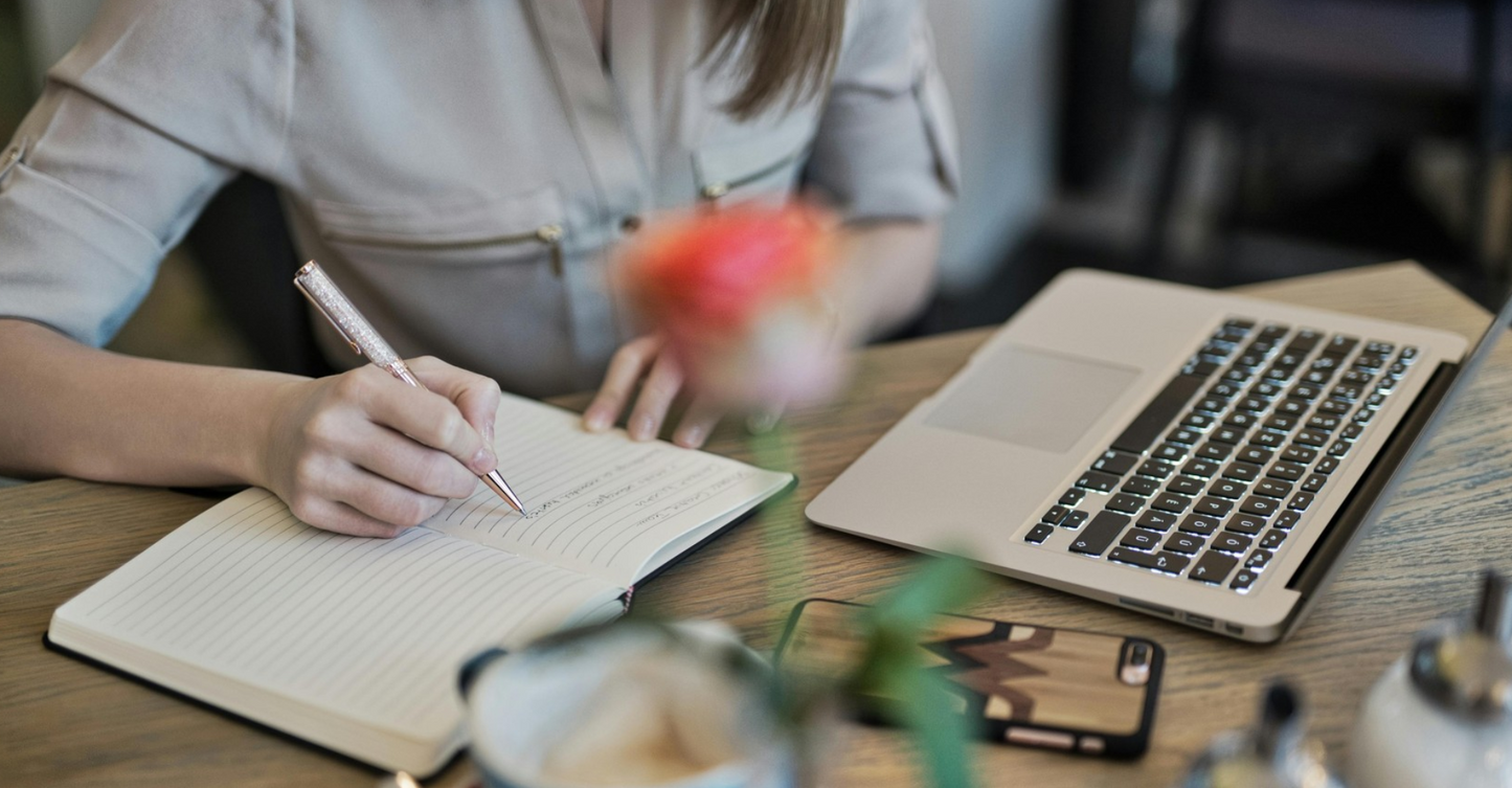 كتابة محتوى مواقع باللغات العربية الناطقة والألمانية